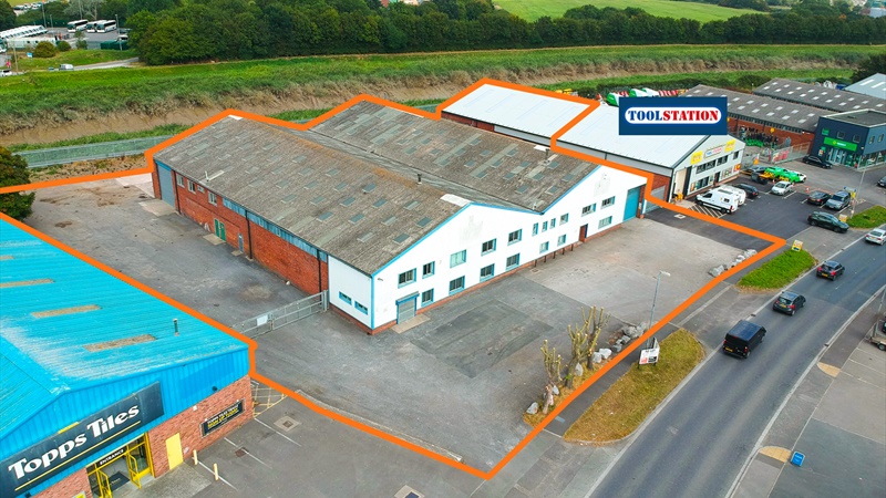 Warehouse / Industrial Units in Prominent Position