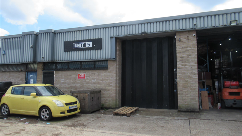 Industrial Unit With Shared Yard & Parking