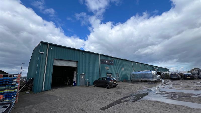 Industrial / Warehouse Unit With Large Secure Yard