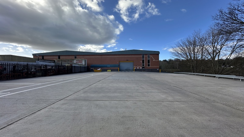 TO LET - Prominent High Bay Industrial/Warehouse