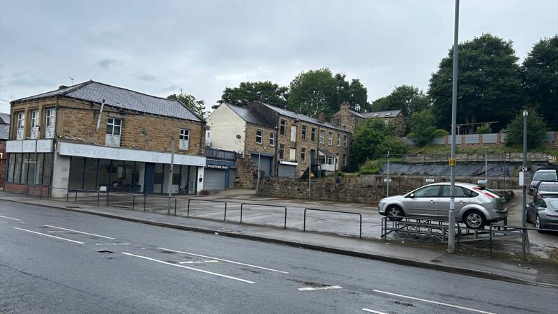 Display Forecourt, Showroom & Workshop To Let in Batley