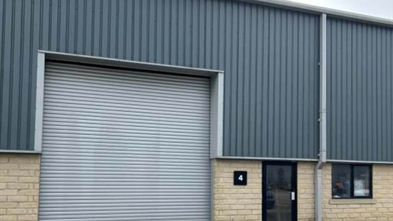 Trade Counter / Warehouse / Industrial Unit To Let in Huddersfield