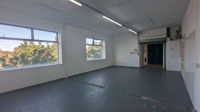 Small Open Plan Light Industrial Warehouse To Let 