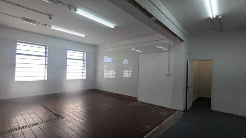 Small Open Plan Light Industrial Warehouse To Let 