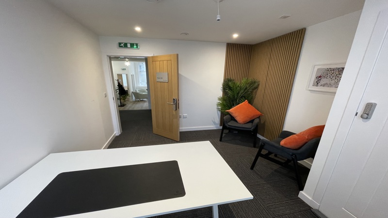 Room 4 - furnished office available for rent 