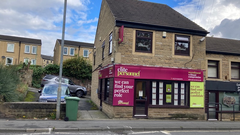 Retail / Office Premises in Cleckheaton To Let