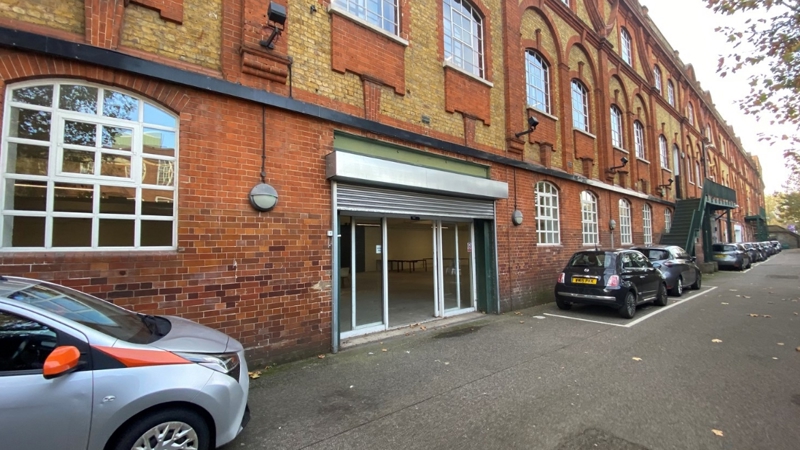 Retail / Commercial Premises in Lambeth To Let