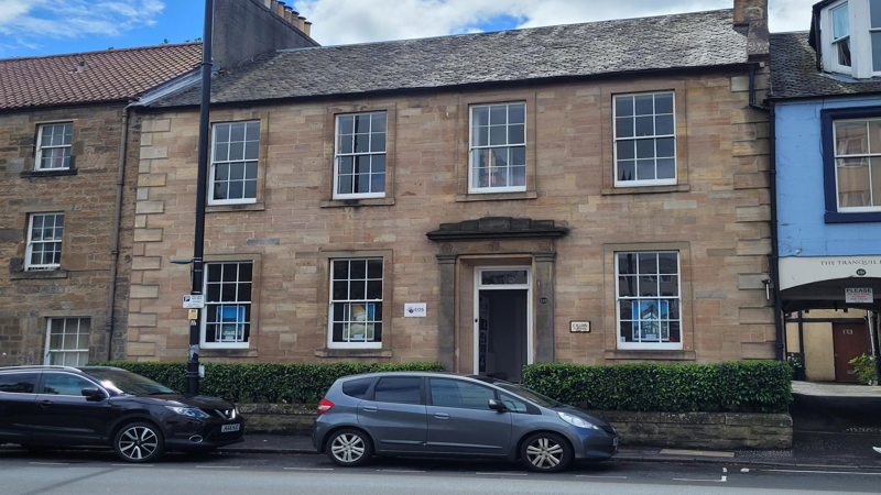 Office / Salon / Studio To Let