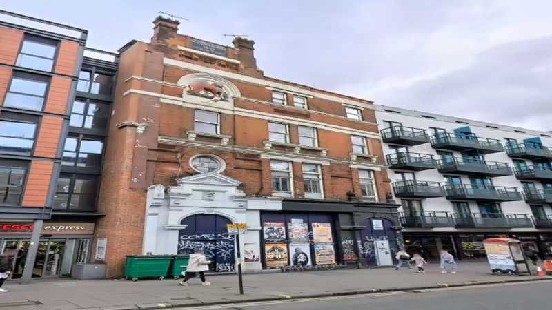 Large Vacant Former Pub