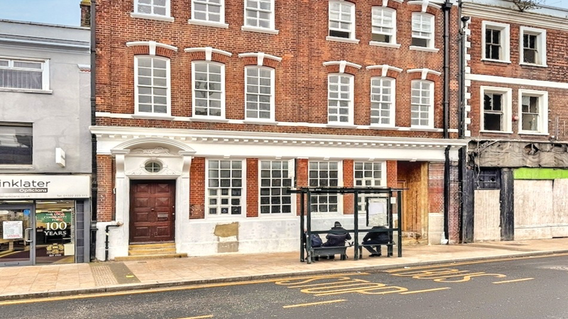 Class E Premises in Town Centre Location