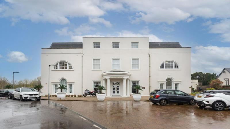 Banqueting Hall & Offices Premises