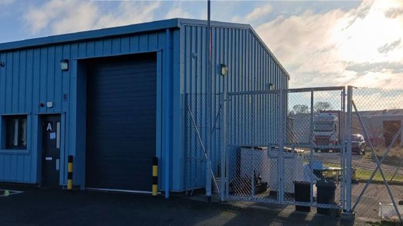 Industrial Unit with Secure Concrete Yard