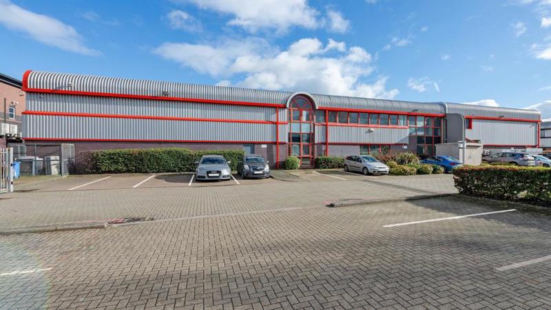 Warehouse With Parking To Let