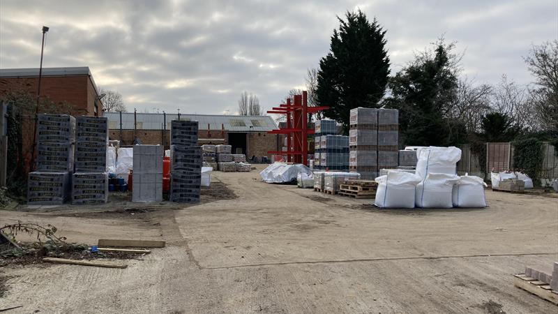 Builders Merchant/Builders Yard To Let in Hemel Hempstead