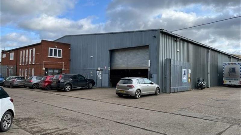 Industrial Unit in Welham Green To Let