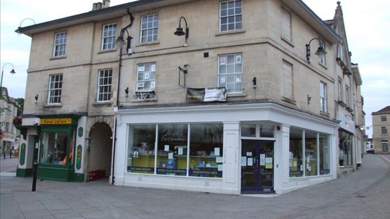 PRIME SHOP UNIT TO LET - CHIPPENHAM