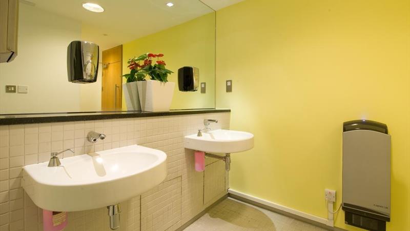 Leatherhead House - Bathrooms