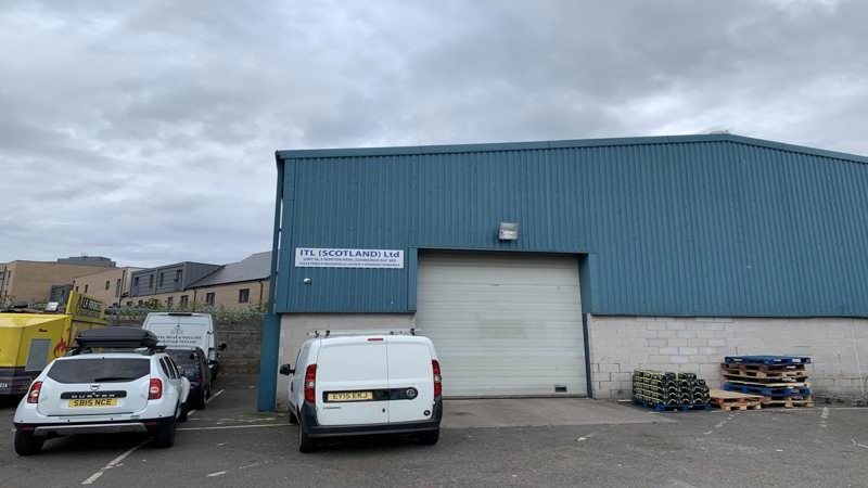 Warehouse With Parking To Let