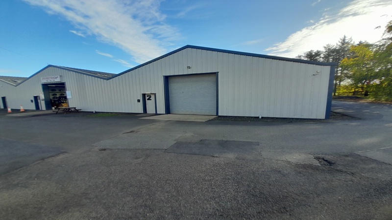 Warehouse With Parking To Let