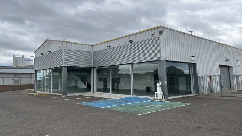 Car Showroom To Let 