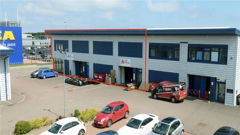 Warehouse With Parking To Let / May Sell