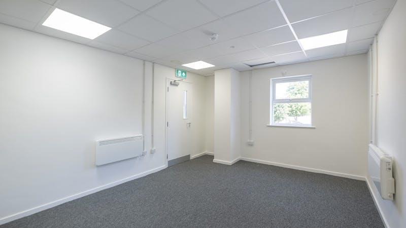 2A Kew Bridge  Office 1.jpg