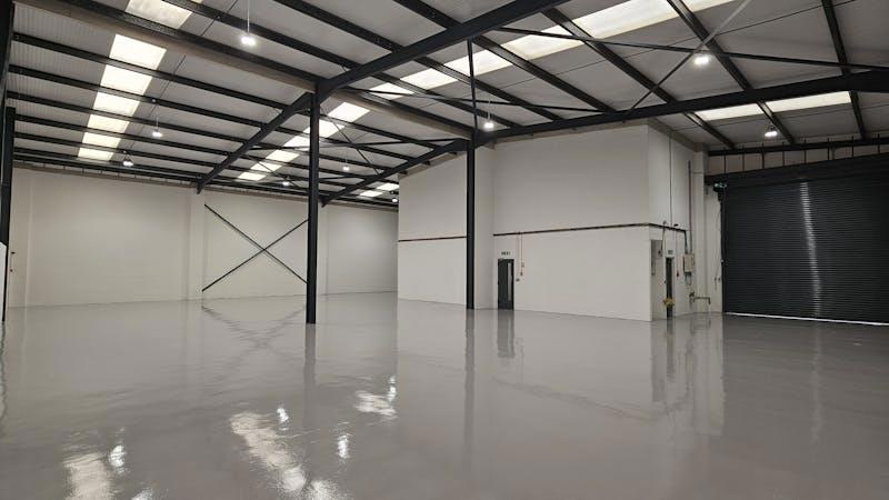 9  10 Airlinks  Warehouse Main 1.jpg