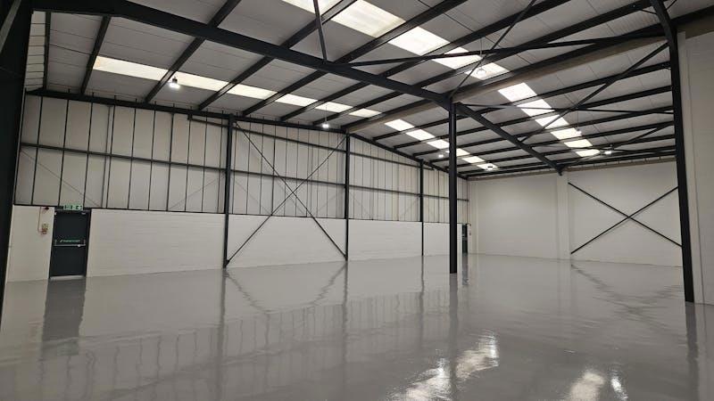 9  10 Airlinks  Warehouse Main 2.jpg