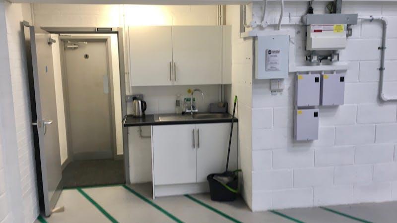 2 Airlinks Industrial Estate  Kitchenette.jpg