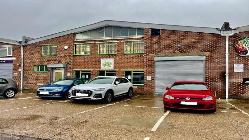 Warehouse With Parking To Let