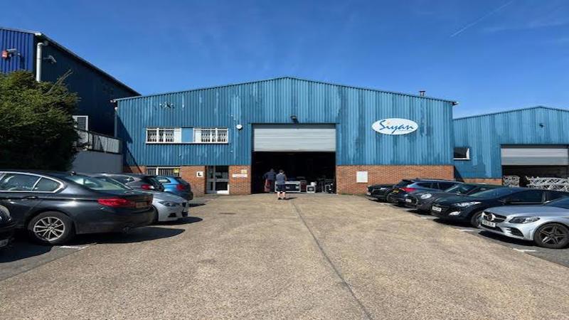 Warehouse With Parking To Let