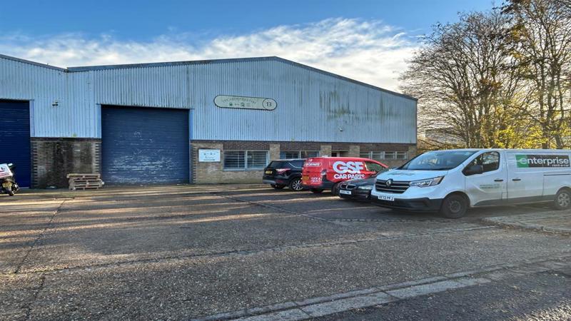 Warehouse With Parking To Let