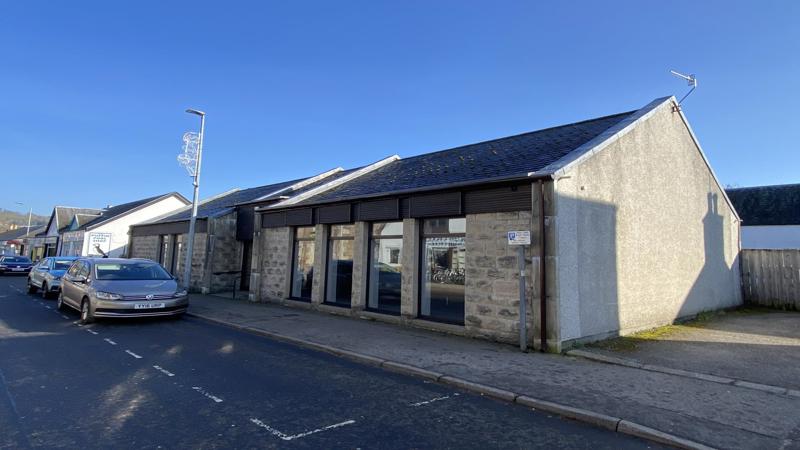 Prominent Retail Unit To Let