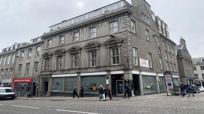 Prominent Retail Unit To Let