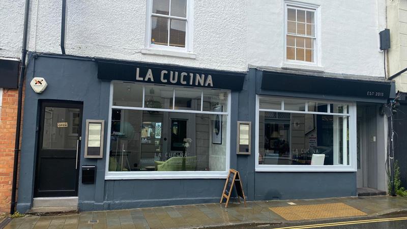 Restaurant To Let in Dorking