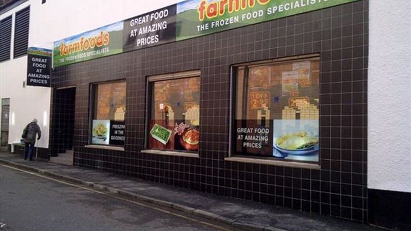 Shopfront onto Russell Street