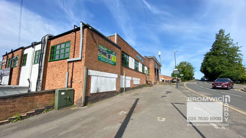 Warehouse With Parking To Let